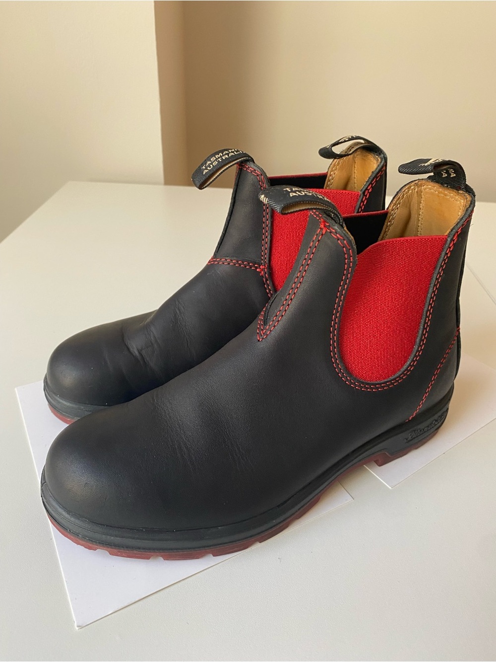 Blundstone Black Leather Chelsea Boots with Red Elastic Panels